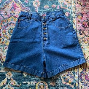 Vintage jean shorts. Button-fly. Size 31.